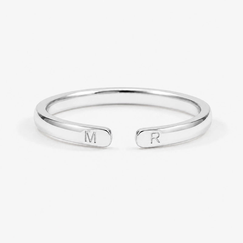 Nora Ring – Initialenring mit zwei Buchstaben in Silber