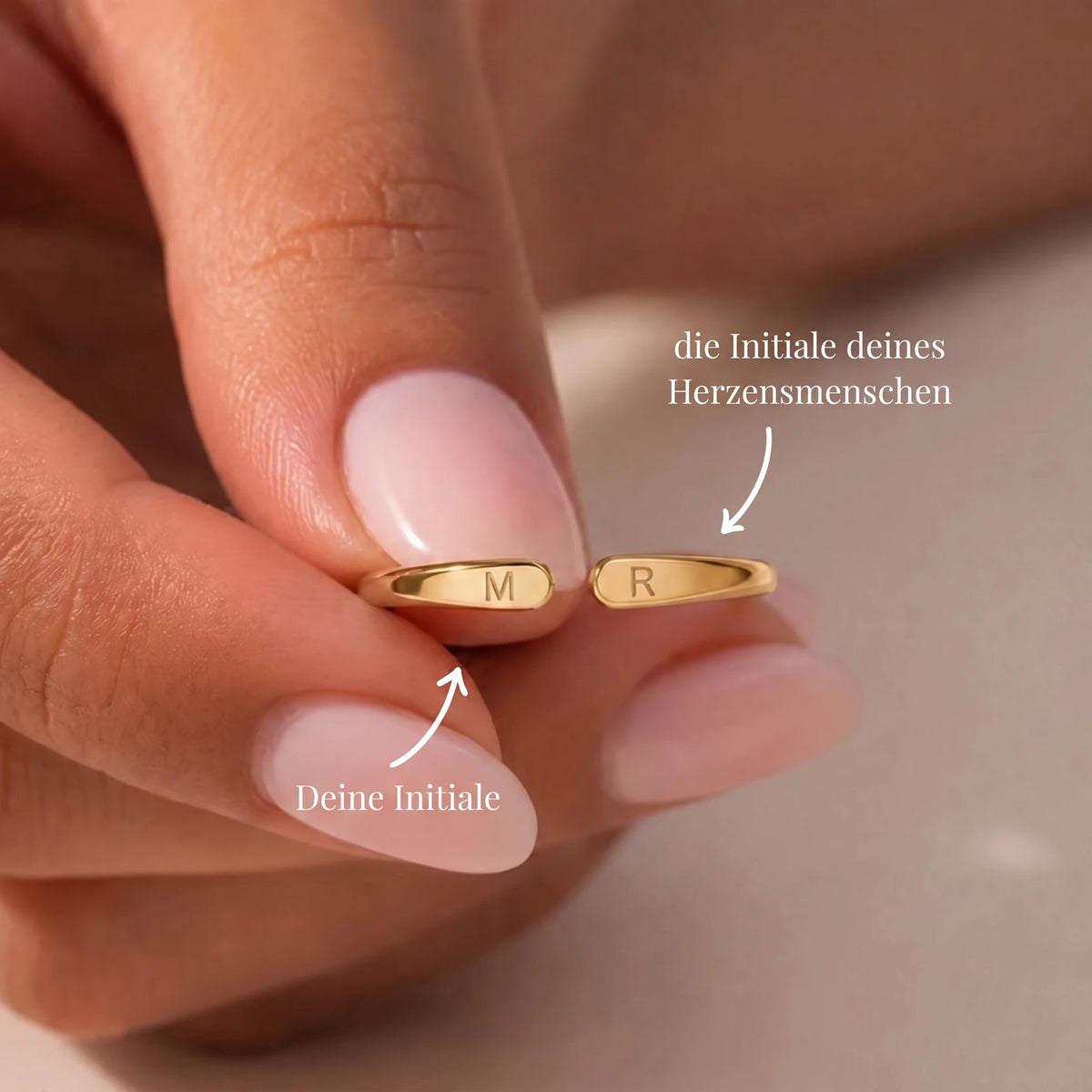 Nora Ring – Initialenring mit zwei Buchstaben