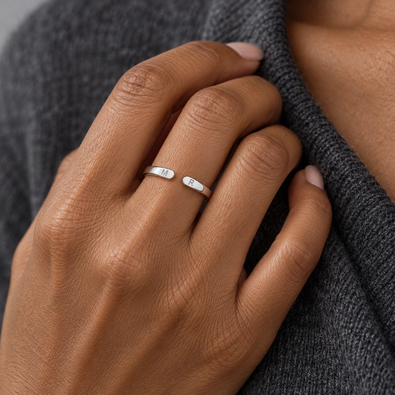 Nora Ring – Initialenring mit zwei Buchstaben